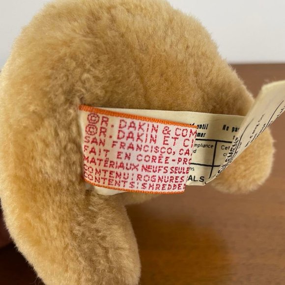 Small Vintage Dakin 1982 Stuffed Bear - Picture 4 of 5